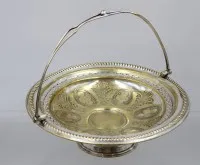 Surtout de table vers 1900, laiton argenté, usé, env. H 9,5 cm D 24,5 cm