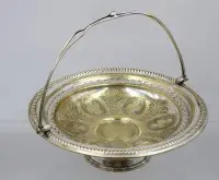 Surtout de table vers 1900, laiton argenté, usé, env. H 9,5 cm D 24,5 cm