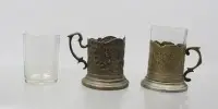 Paire de supports à verres à thé, anciens, étain, probablement vers 1900, verres non d'origine, env. H 7,5 cm