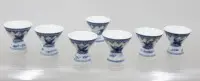 7 tasses à saké en porcelaine japonaise, 1 avec vieille fissure, 1 restaurée, env. H 4,8 cm
