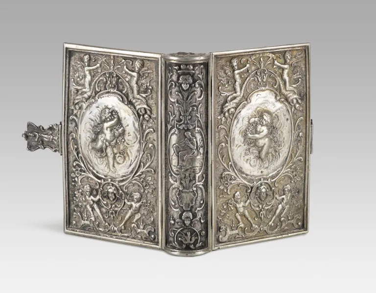 Baroque book cover made of repoussé silver, 12.8 x 18.8 cm (opened), 245 grams