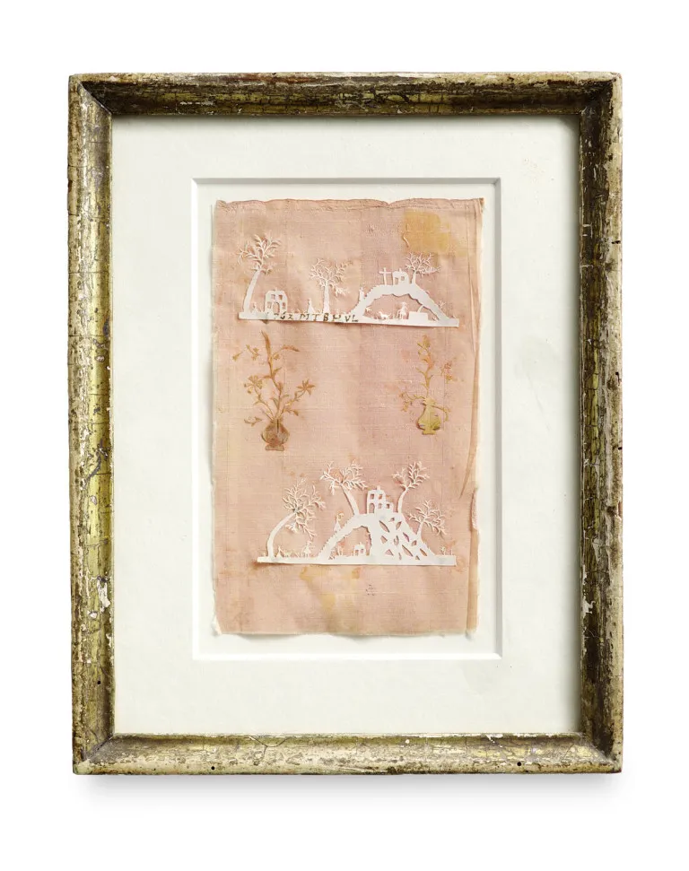 4 papierknipsels, gemonteerd op roze zijde, gedateerd 1762