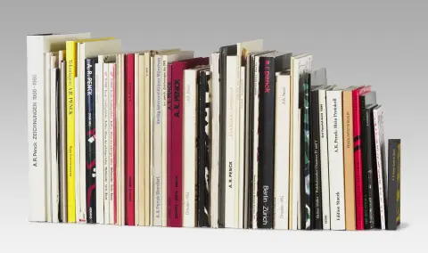 Uitgebreide collectie van ca. 70 publicaties over A.R. Penck, waaronder ongeveer 20 handgesigneerde exemplaren, kleine originele tekeningen en een