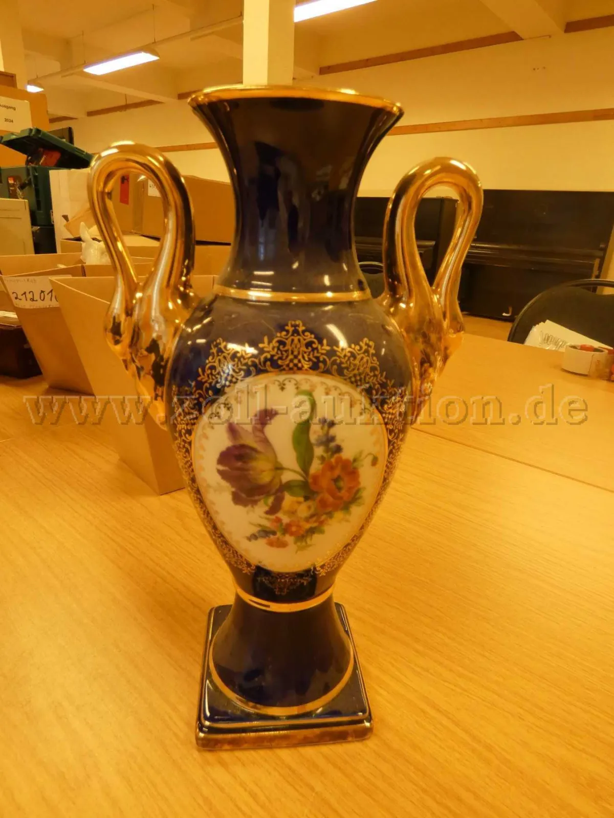 1 porcelánová váza Kerafina Porzellanfabrik (Royal KPM)