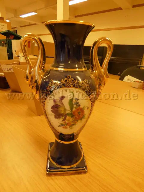 1 Porzellanvase Kerafina Porzellanfabrik (Royal KPM),