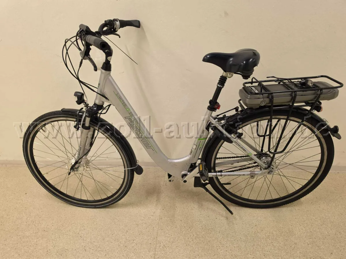 1 vélo électrique, Fischer, 28 pouces, non roulant