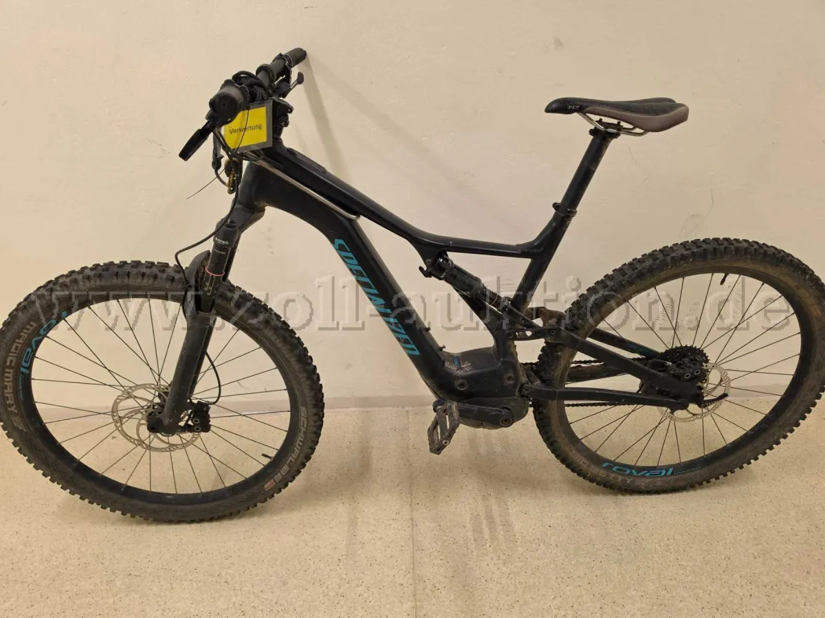 1 vélo électrique Specialized LEVO, 29 pouces, non roulant