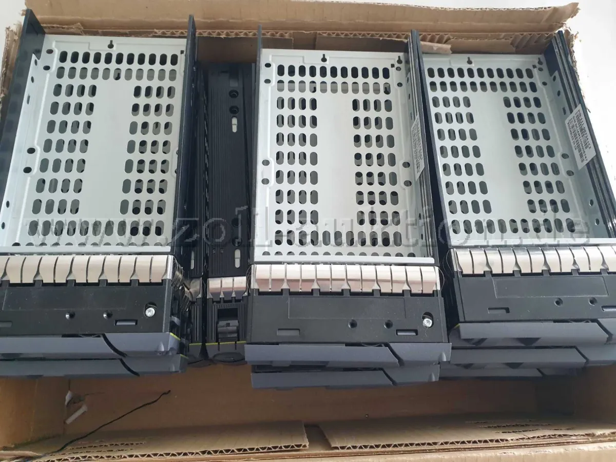 20 NetApp 111 – ramki HDD Caddy 3,5 cala, P/N: 111-00734 + C2
