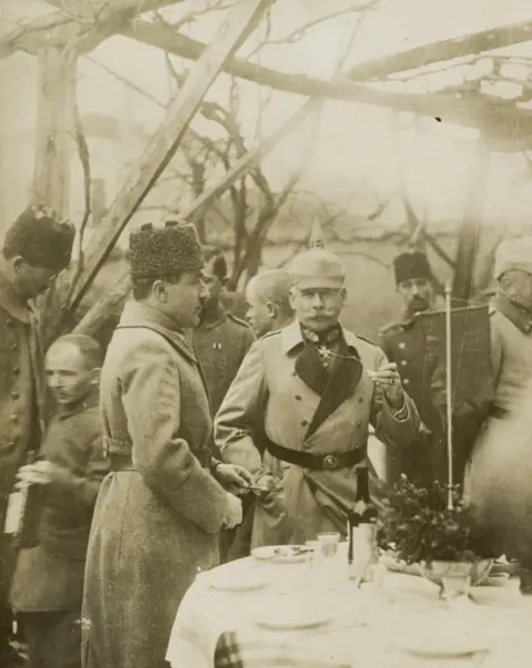 Foto van generaal Arnold von Winckler en de minister van Oorlog van het Ottomaanse Rijk Enver Pasha