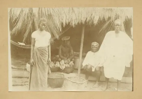 Collectie van 9 originele zilvergelijkdrukken, waarvan 8 uit Oeganda en 1 uit Portugees-Guinea