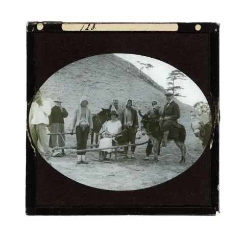 Collectie van 18 glasdia's met gezichten uit China