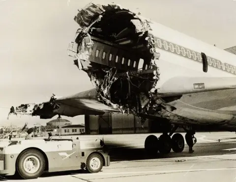 Collection de 18 photographies de presse avec des prises de vue d'accidents