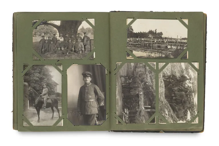 Album met meer dan 200 ansichtkaarten