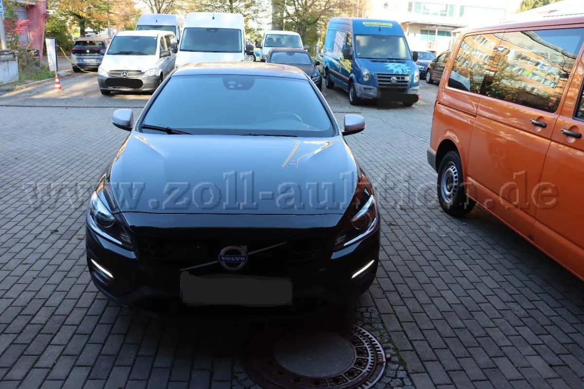 1 VOLVO V60 T6 AWD