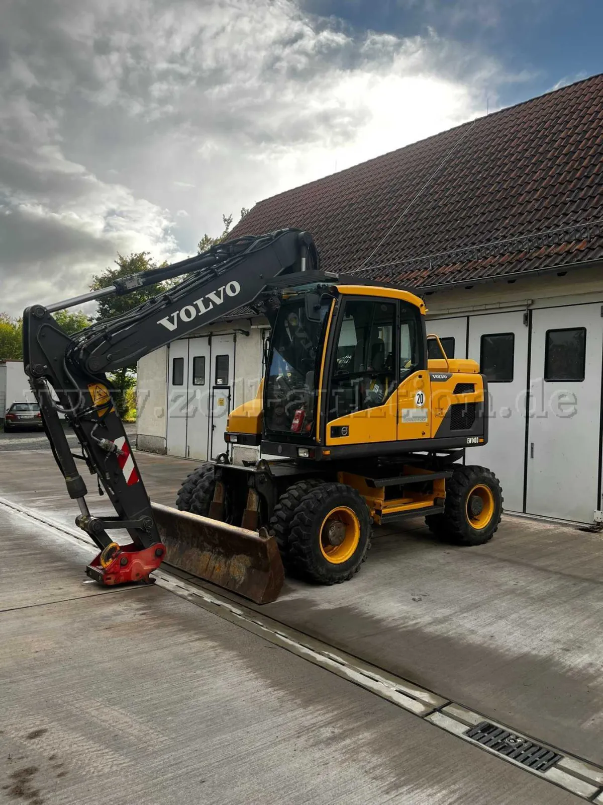 1 Volvo Bagger EW140D