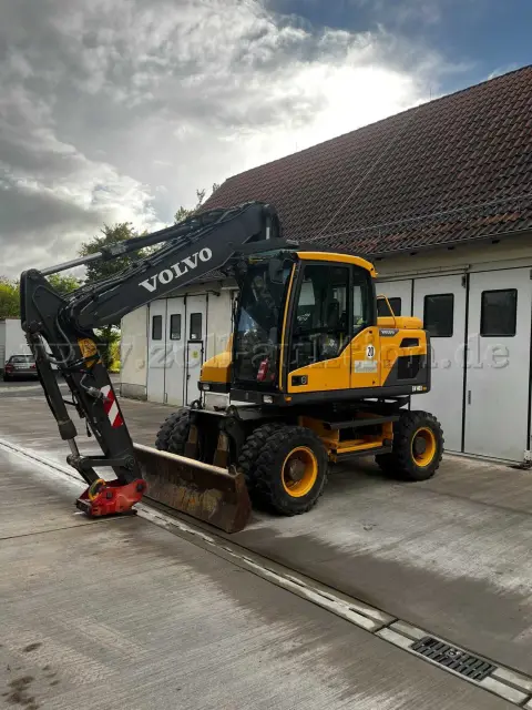 1 Volvo Bagger EW140D
