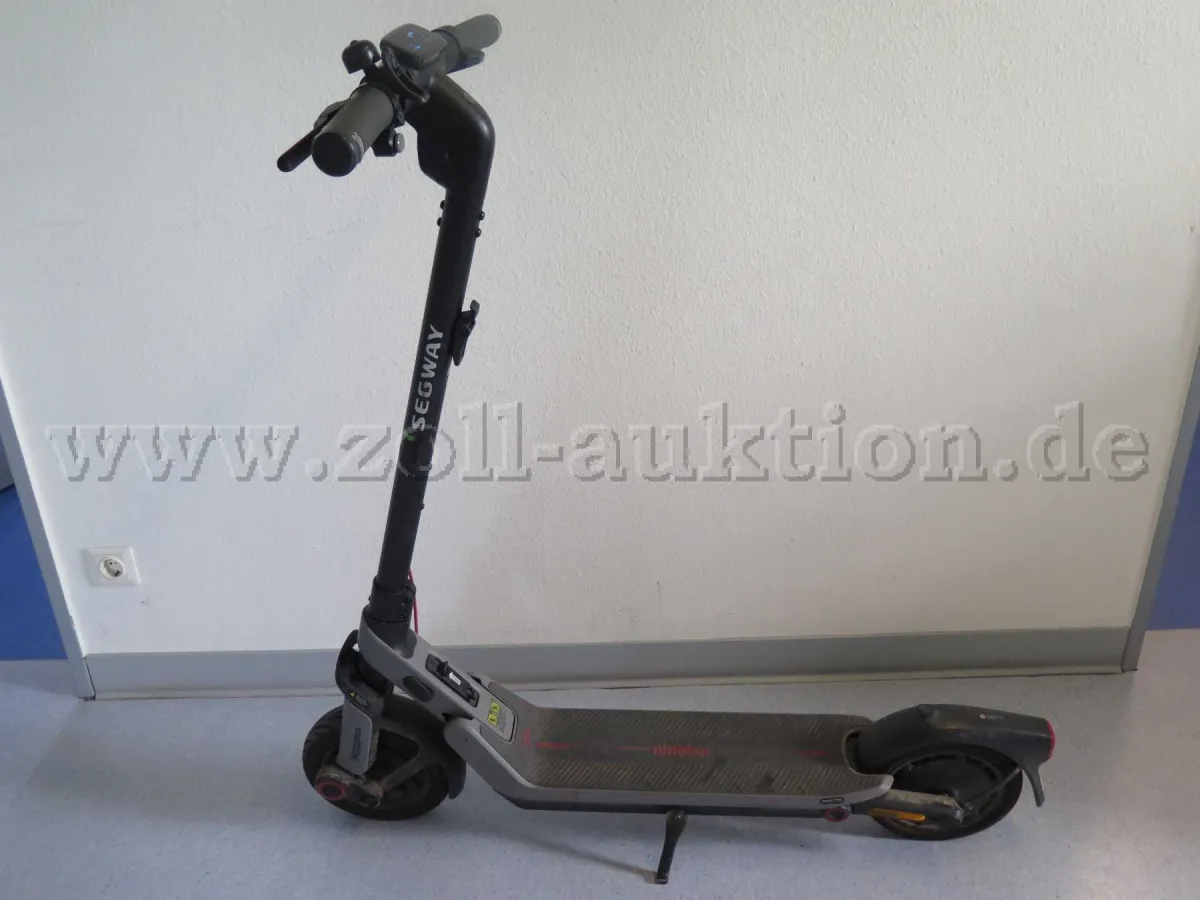 1 hulajnoga elektryczna Segway-Ninebot E3 D