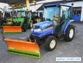 Iseki TG 5390 AHLK 4WD compact tractor with hydraulic snow plough and self-loading salt spreader from 2006