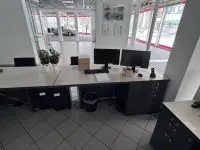 2 письменных стола с мобильной тумбой