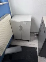 1 položka skříně a regály