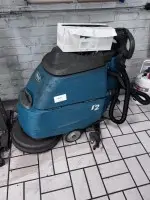 1 podlahový mycí stroj Tennant T2