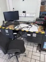 1 письменный стол с офисным креслом