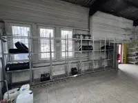 1 položka regálů na pneumatiky, cca 52 běžných metrů plus cca 15 regálových sloupků, demontováno