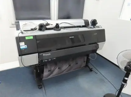 1 imprimante grand format, marque : Epson, type : SpectroProofer Styles Pro 9890
