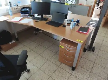 2 bureaux, env. 2 m x 1 m, hêtre