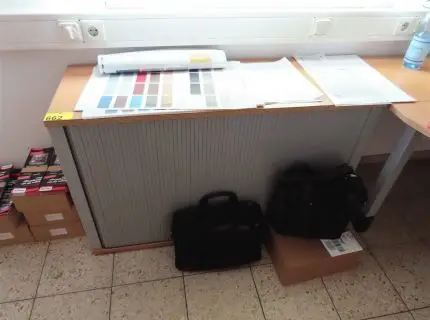 3 buffets bas, env. 1,20 m x 80 cm, 1 porte à rideau