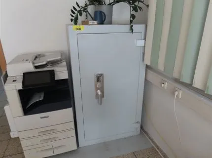 1 safe with numeric code, make: Bremer Tresor, type: safe cabinet, year of construction 1999, approx. 1.10 x 1.50 m