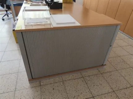 2 buffets, env. 1 m x 80 cm, 1 porte à rideau