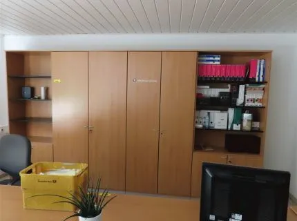 1 armoire murale, env. 5 mètres linéaires