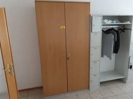 1 wall cabinet, approx. 1.20 m x 2.20 m, 2-door