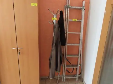 1 штанга для одежды