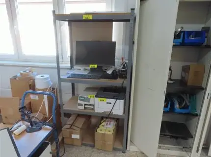 1 kovový regál, cca 1,20 m x 1,80 m