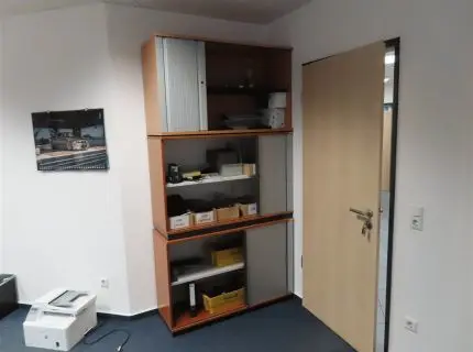 3 étagères sideboard, marque : Vario, 1 porte à rideau avec 3 bureaux, bois, pieds noirs