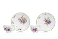 Pair of cups with saucers with flower bouquets and very rare execution of the dot swords. Meissen. Probably around 1730–1740.