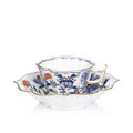 Seltene Tasse mit Untertasse "Zwiebelmuster", überdekoriert in Eisenrot und Gold. Meissen. 1764–1773.
