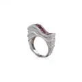 Hoog gezette witgouden ring met roze toermalijnen. Rajola, Italië.