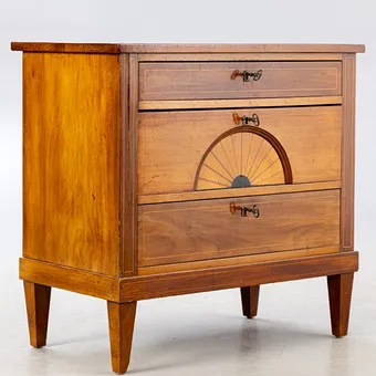 Small chest of drawers, mahogany, England, circa 1900.