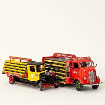Danbury Mint, dva kovové auta 'Coca-Cola' Delivery Trucks (2).