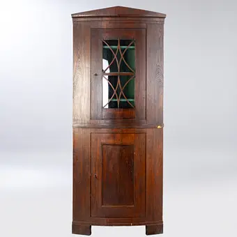 Eckschrank, Norddeutschland, um 1830/40.