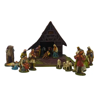 Houten kerststal met set kerststalfiguren.