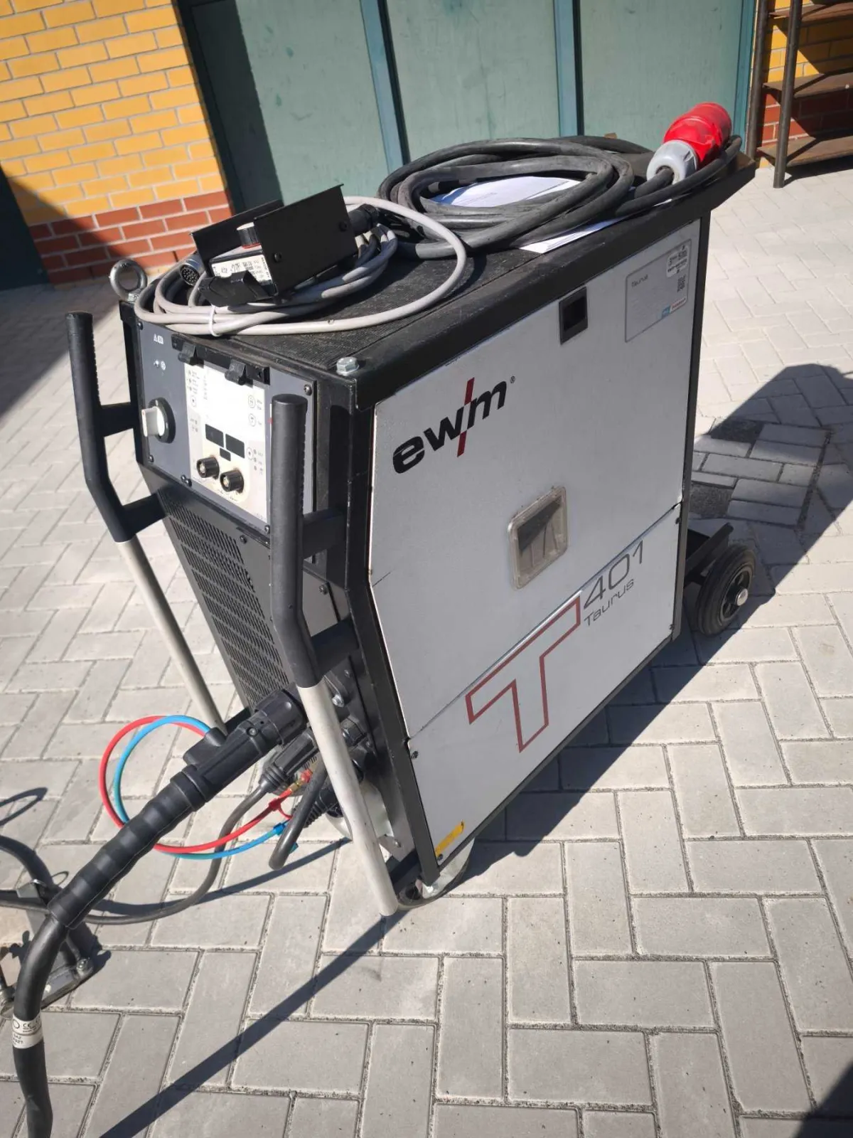 1 Schweißmaschine Hersteller: EWM, Typ: Taurus 401 Basic FKW