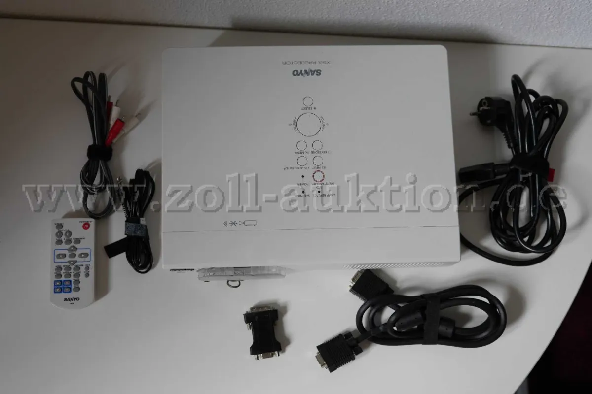 1 projecteur Sanyo XGA (défectueux), PLC-XU106