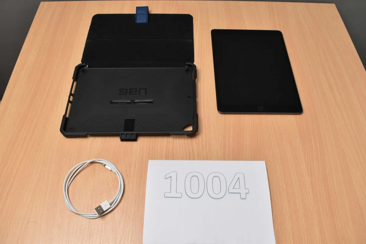 1 Apple iPad 7e génération A2197 32 Go 10,2" (25,91 cm)
