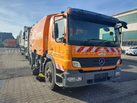 1 balayeuse Daimler Atego 4x2 / Faun