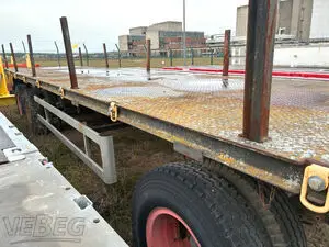 Třínápravový přívěs HL 170.05 plošina