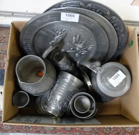 1 lot of tin